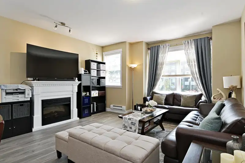 66 8676 158 STREET - photo 2 of 27