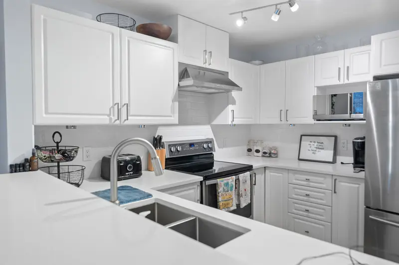 304 137 W 17TH STREET - photo 2 of 22