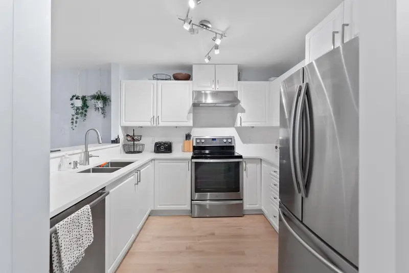 304 137 W 17TH STREET - photo 3 of 22