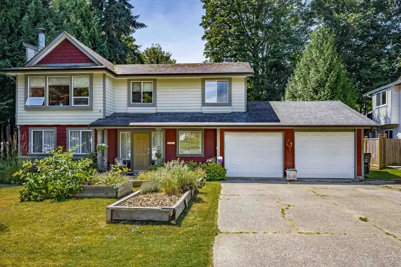 8707 147 STREET - photo 2 of 40