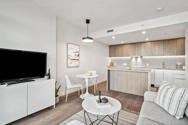 609 13318 104 AVENUE - photo 3 of 31