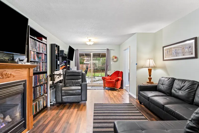 21127 WICKLUND AVENUE - photo 2 of 25