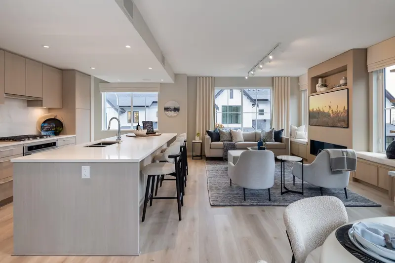 165 3637 SHEFFIELD AVENUE - photo 3 of 10