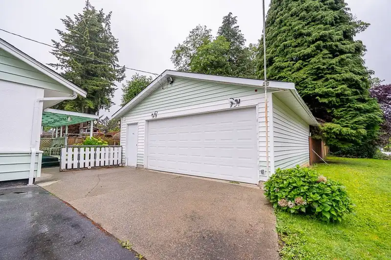 10893 146 STREET - photo 3 of 24