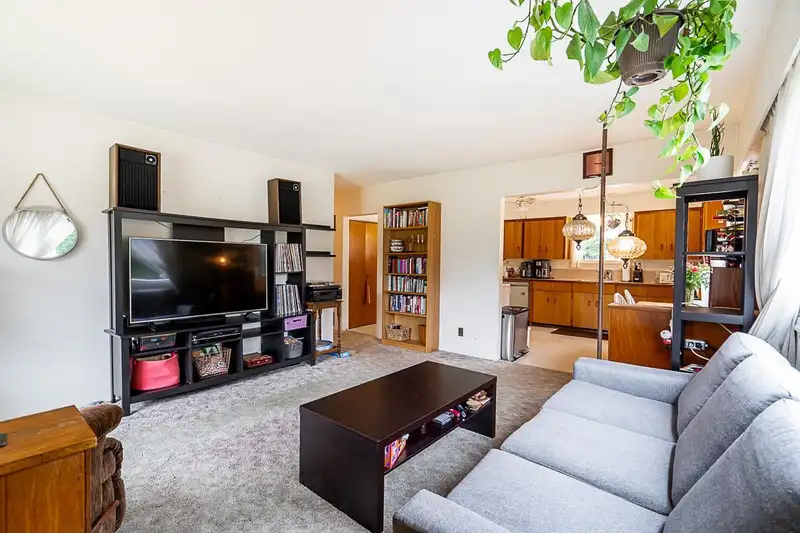 10893 146 STREET - photo 4 of 24