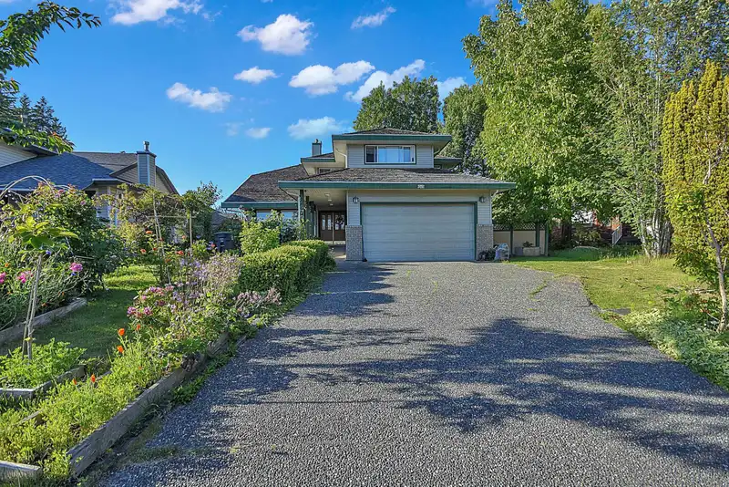 12479 70A AVENUE - photo 3 of 36
