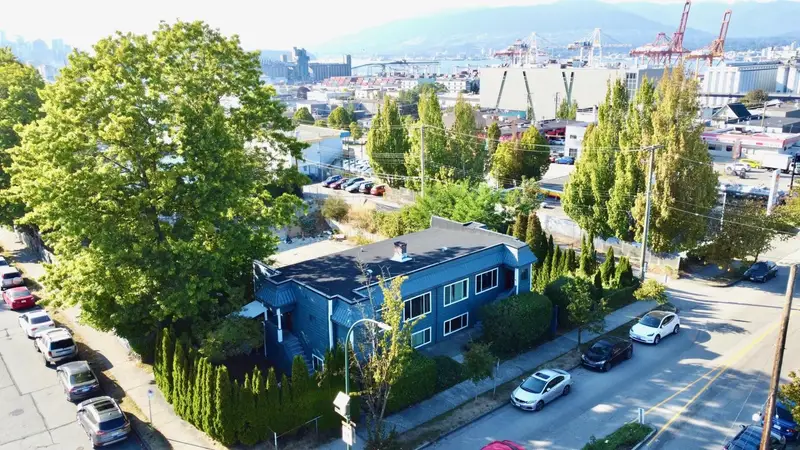 465-485 VICTORIA DRIVE - photo 2 of 25