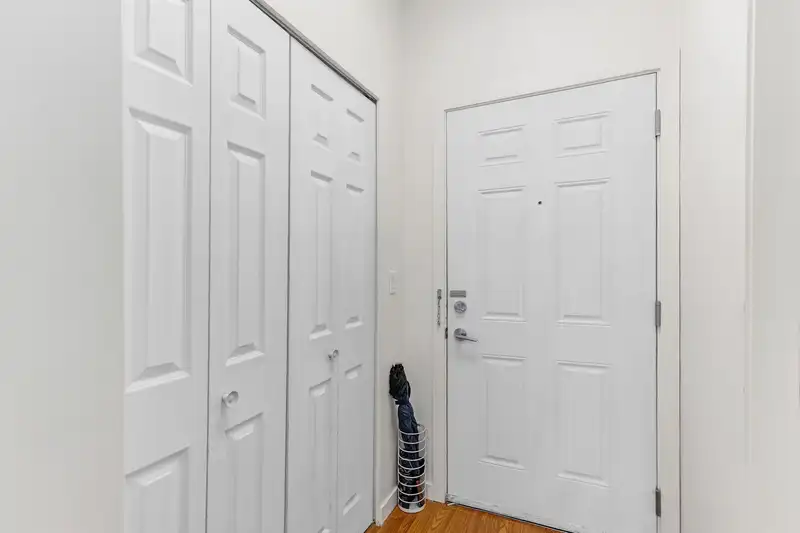 321 13277 108 AVENUE - photo 2 of 23