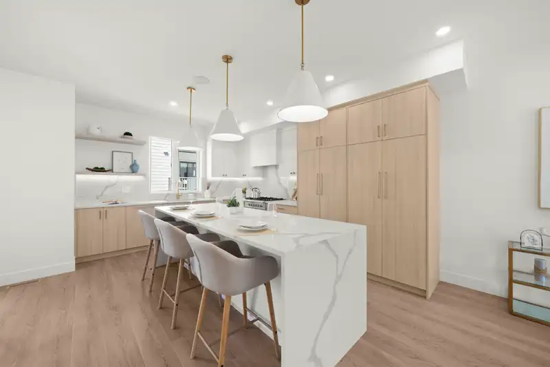 64 16358 90 AVENUE - photo 3 of 40
