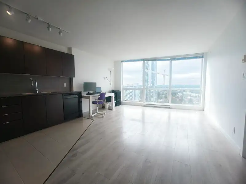 2410 13618 100 AVENUE - photo 2 of 27