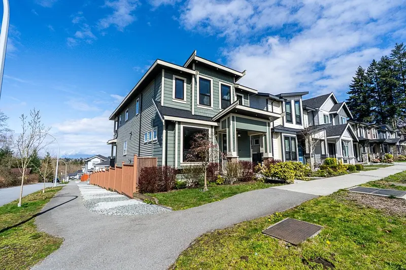 13927 60 AVENUE - photo 3 of 25