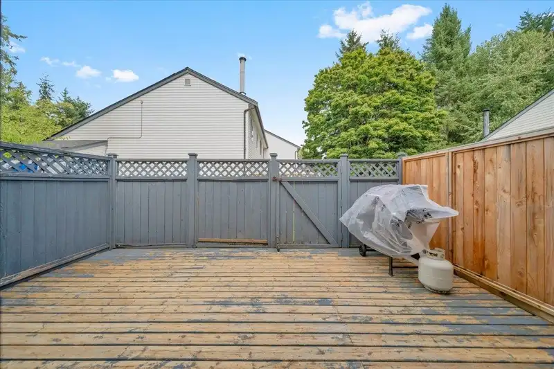 159 13750 67 AVENUE - photo 1 of 26