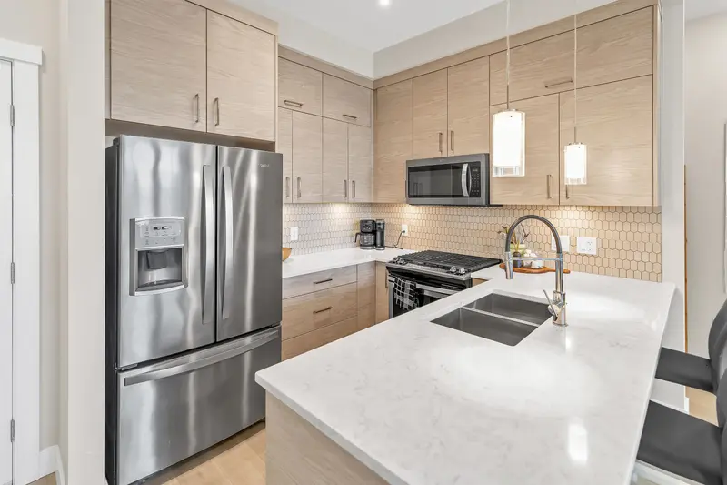 408 2120 GLADWIN ROAD - photo 4 of 25