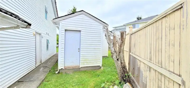 13310 88A AVENUE - photo 3 of 6