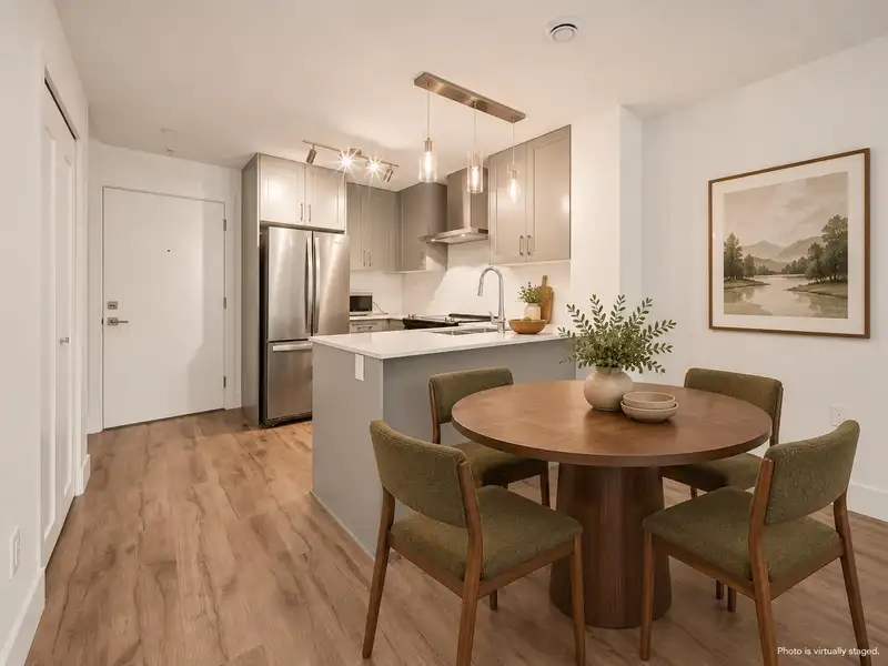 306 6338 KING GEORGE BOULEVARD - photo 4 of 25