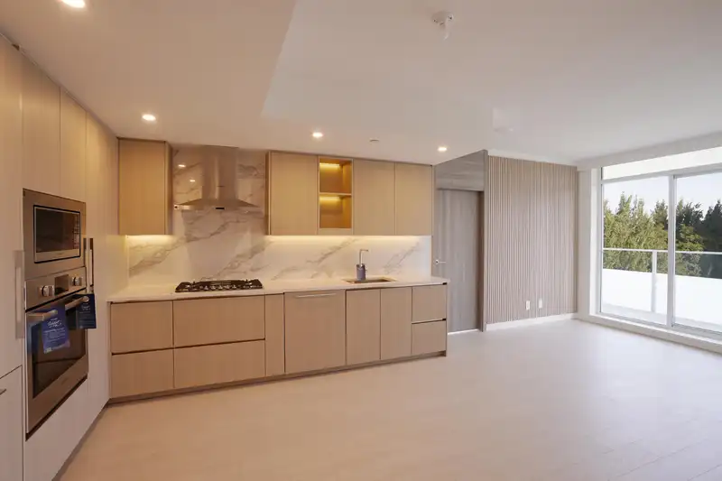 805 13768 100 AVENUE - photo 2 of 20