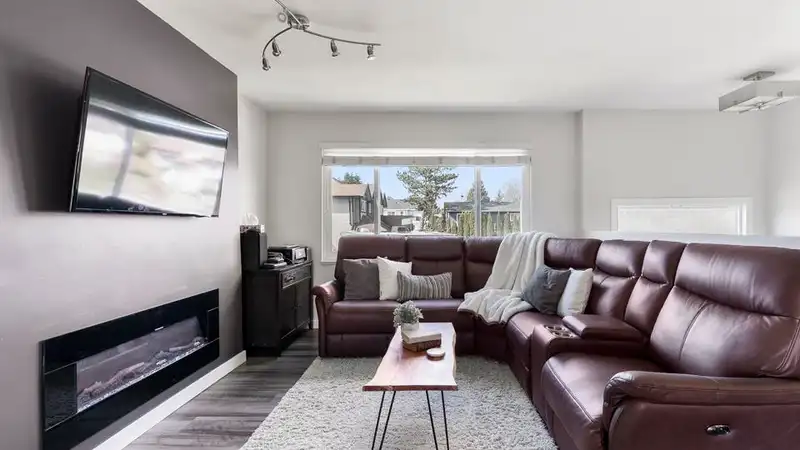 6266 175B STREET - photo 2 of 29
