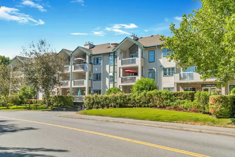 111 13911 70 AVENUE - photo 1 of 32