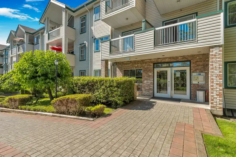 111 13911 70 AVENUE - photo 3 of 32