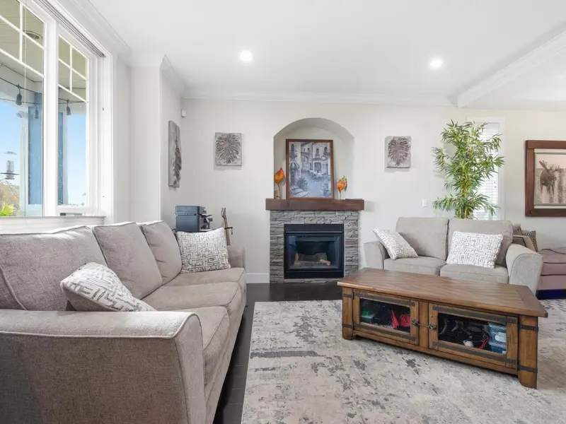 1029 SALTER STREET - photo 4 of 25