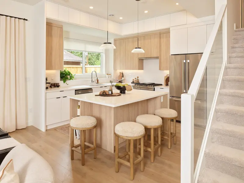 26 23697 FERN CRESCENT - photo 2 of 12