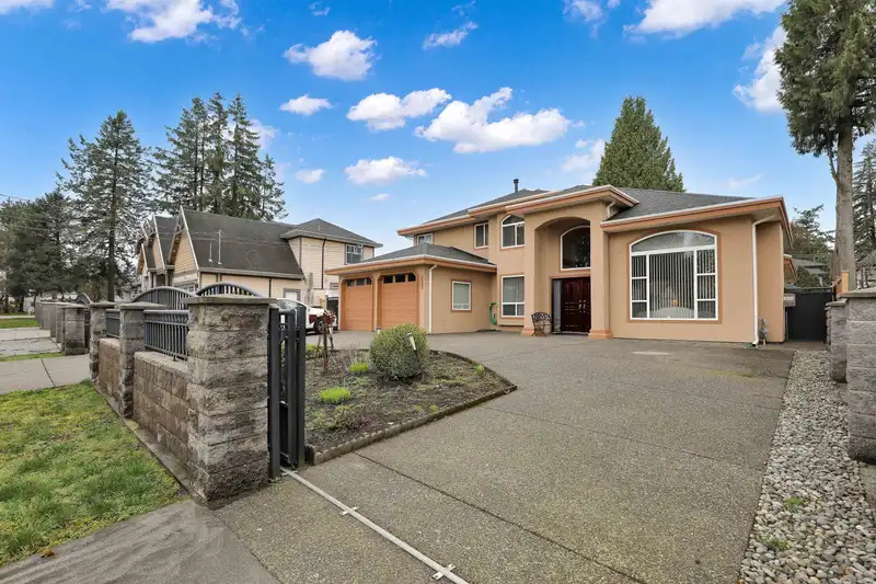 10831 144A STREET - photo 2 of 39