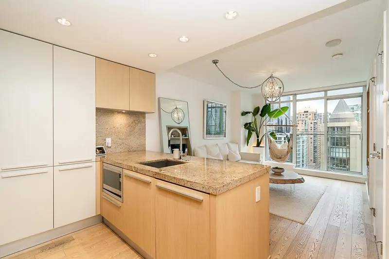 2103 1351 CONTINENTAL STREET - photo 2 of 25