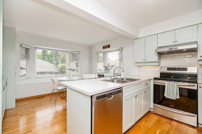 39 12880 RAILWAY AVENUE - photo 2 of 25