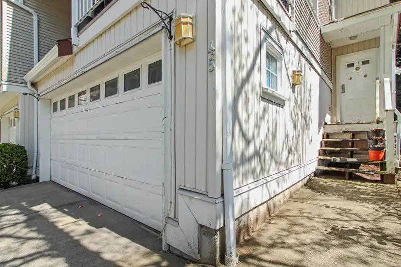 45 12711 64 AVENUE - photo 4 of 35