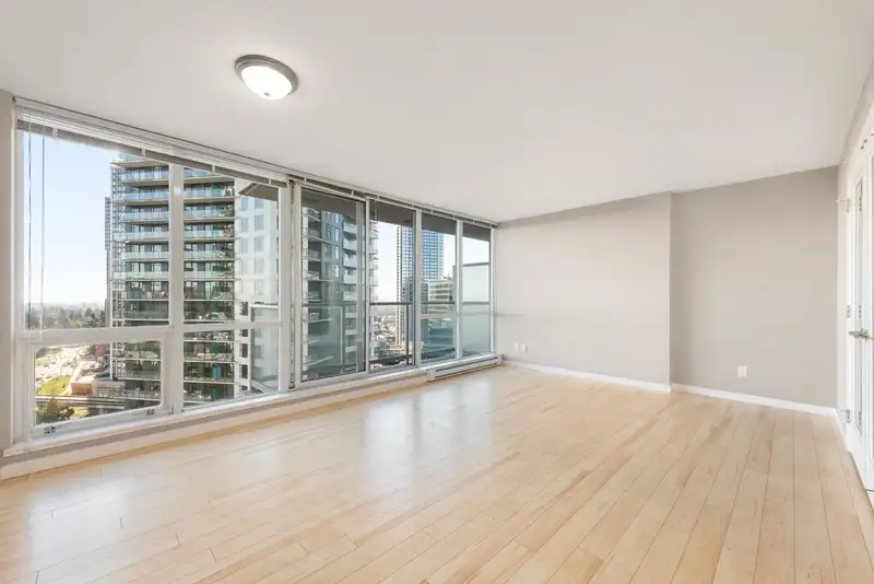 1805 9981 WHALLEY BOULEVARD - photo 4 of 27