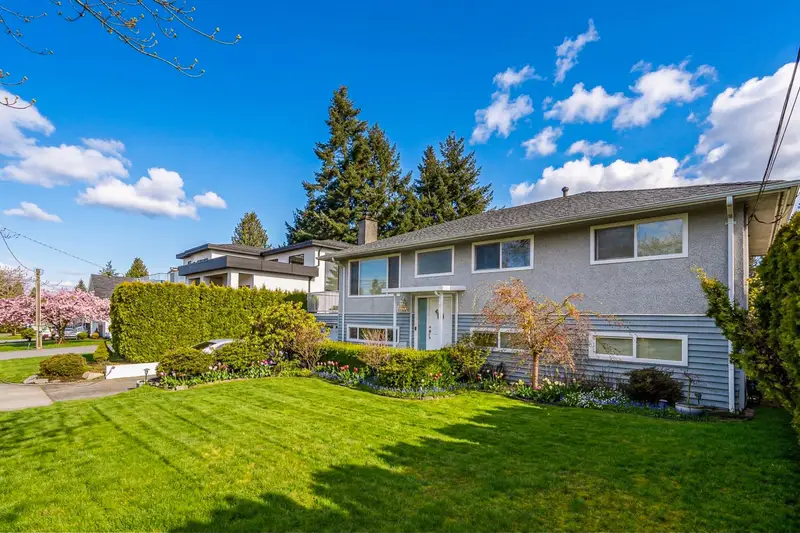 11129 N FULLER CRESCENT - photo 2 of 25