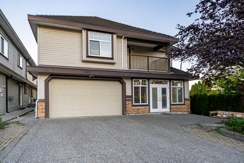 15177 76 AVENUE - photo 3 of 39