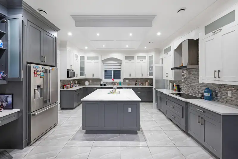 6637 121A STREET - photo 4 of 36