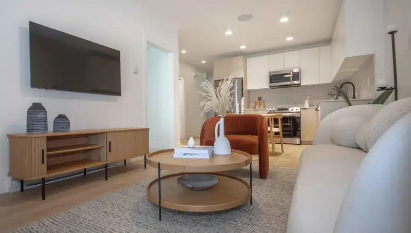 208 13455 94A AVENUE - photo 2 of 13