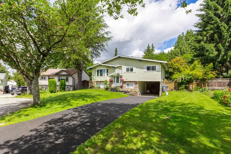15087 86B AVENUE - photo 2 of 34