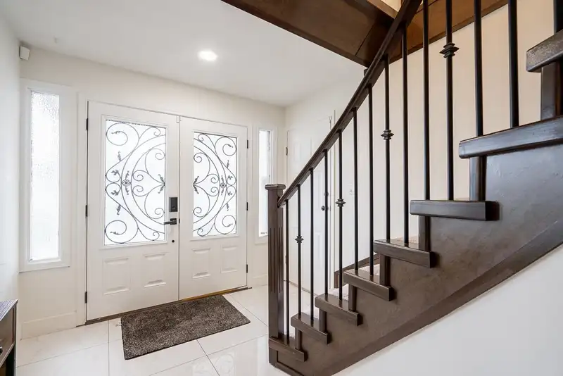8433 150A STREET - photo 4 of 40