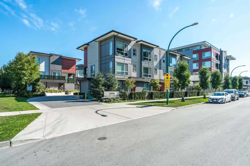 414 18811 72 AVENUE - photo 2 of 25