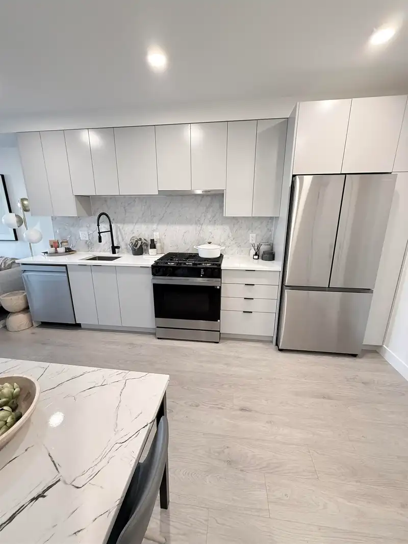 203 13258 105 AVENUE - photo 1 of 25