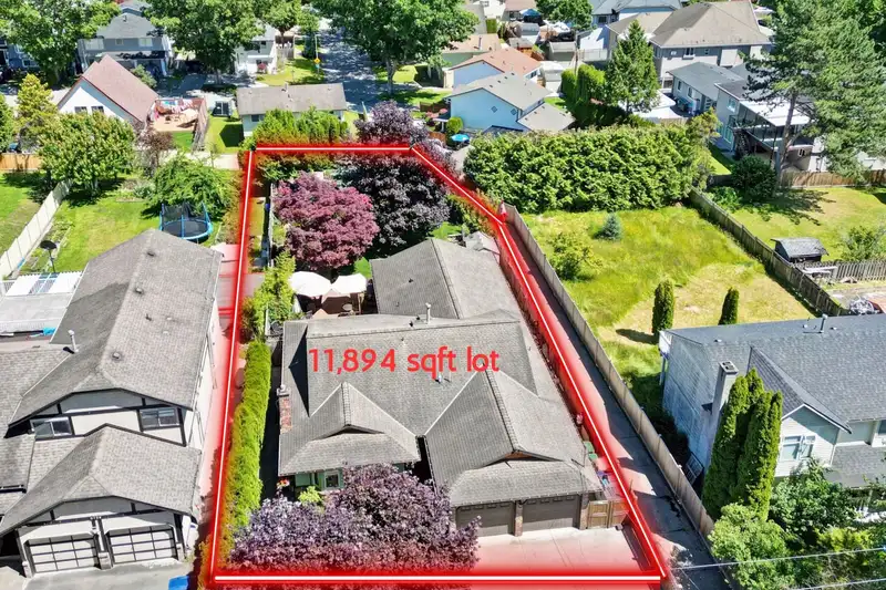 6696 140 STREET - photo 3 of 31