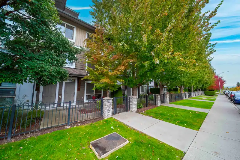 123 6671 121 STREET - photo 3 of 40