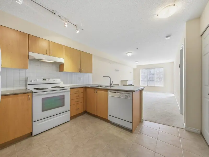 204 14859 100 AVENUE - photo 2 of 25