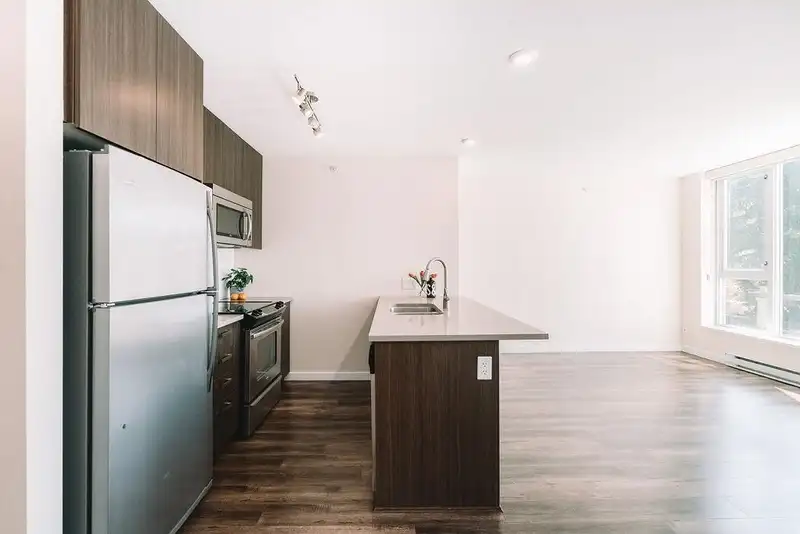 215 13325 102A AVENUE - photo 3 of 35