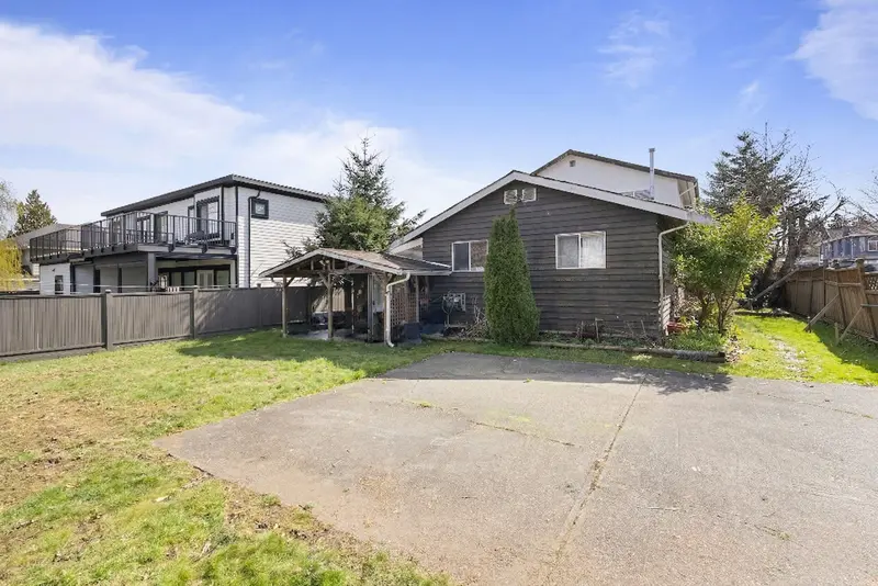 12945 64 AVENUE - photo 3 of 8