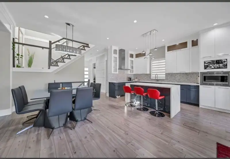 14039 59A AVENUE - photo 4 of 19