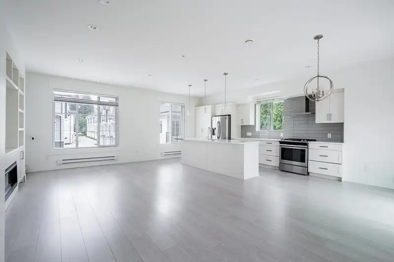 7 14499 64 AVENUE AVENUE - photo 4 of 29
