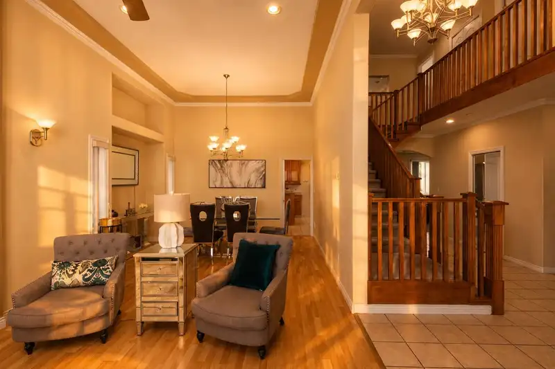 6761 145A STREET - photo 4 of 6