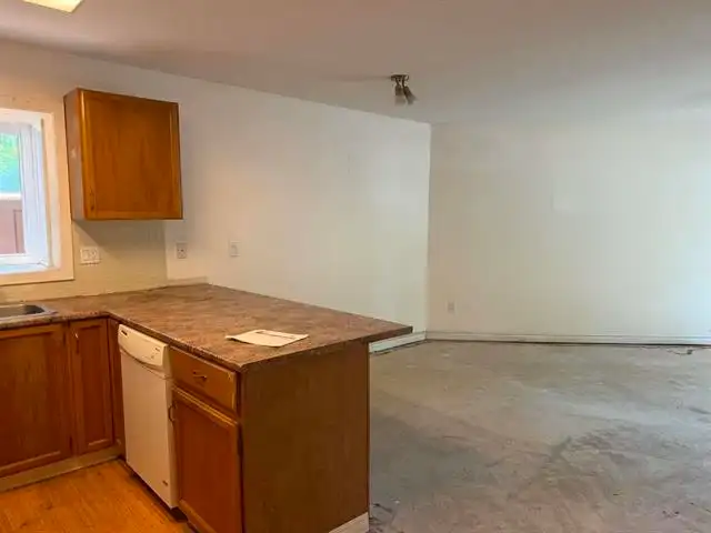 101 13858 102 AVENUE - photo 3 of 6