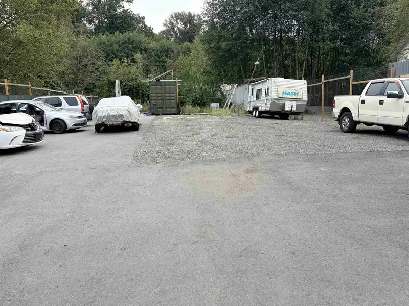 13842 117 AVENUE - photo 3 of 4