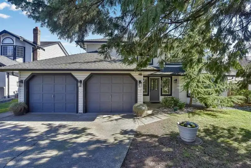 6074 188 STREET - photo 3 of 34