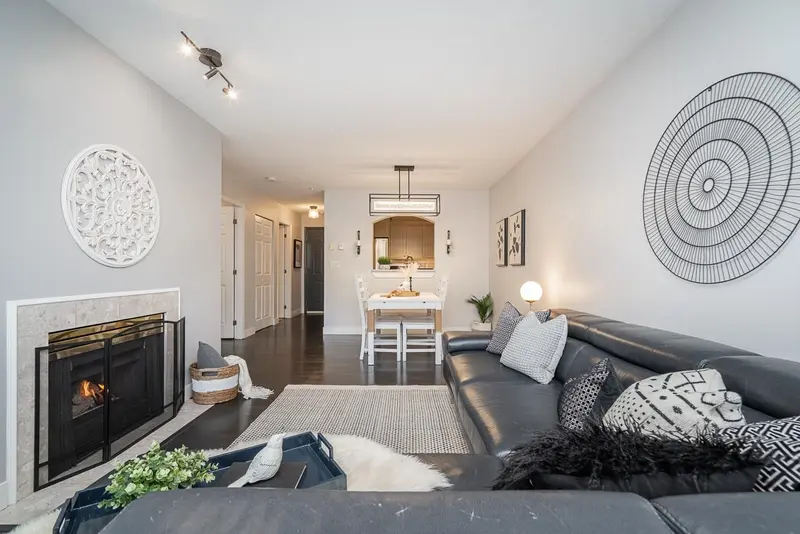 303 2960 PRINCESS CRESCENT - photo 3 of 25